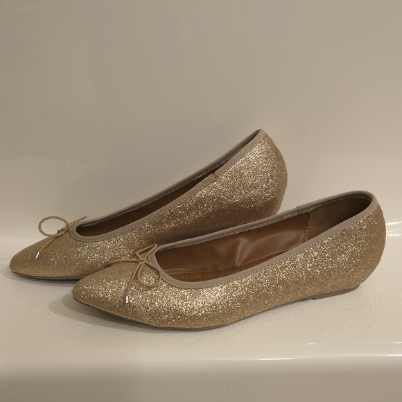 Candie’s Women’s Ballet Flats Gold Glitter CABOLEROMETALLIC Size 9 NWT w/Box - Picture 1 of 10